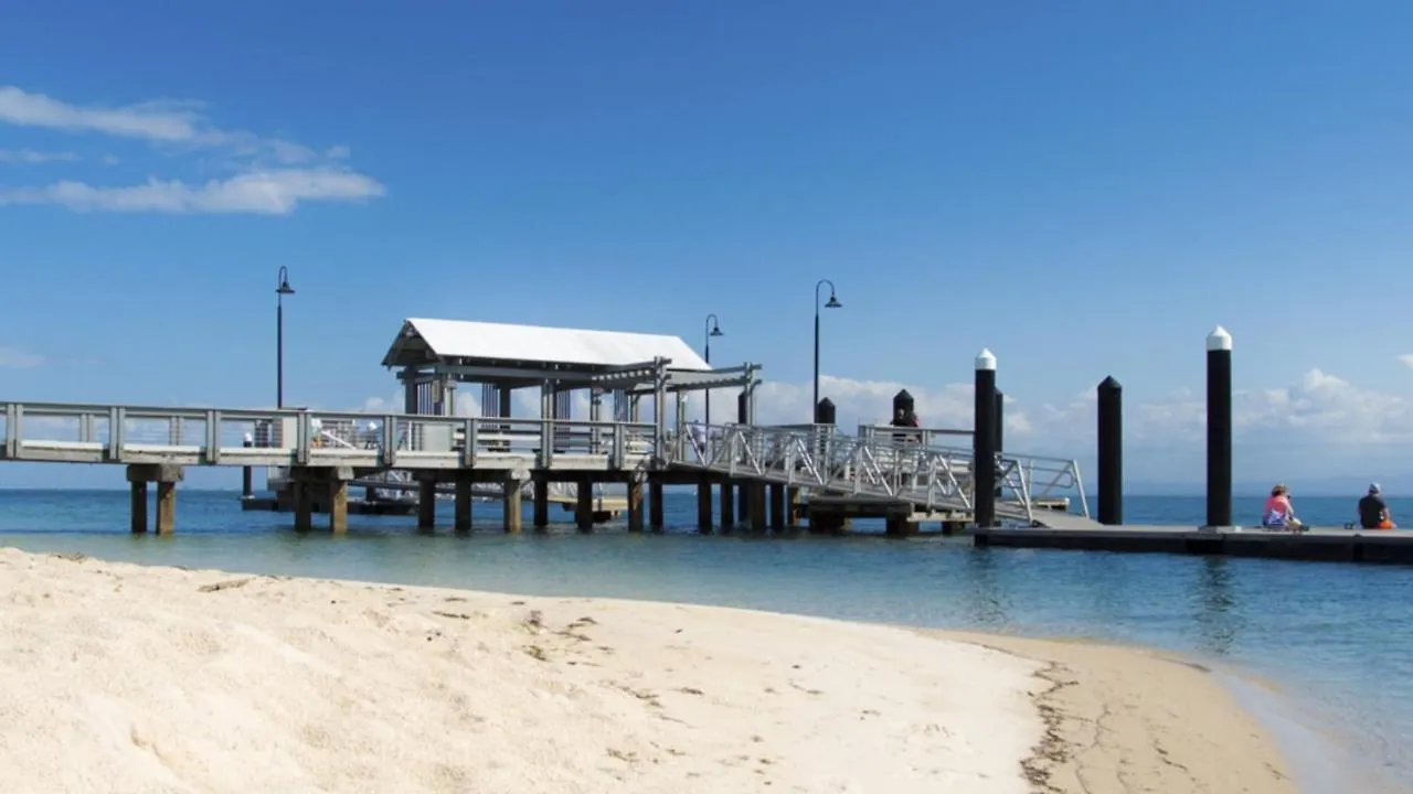Lowset Home On The Canal - Dolphin Dr, Bongaree 0*,  Australien